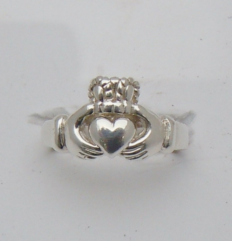 Ladies Claddagh Ring, Sterling Silver Ladies Traditional Claddagh Ring image 2