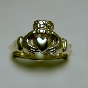 Ladies Claddagh Ring, Sterling Silver Ladies Traditional Claddagh Ring image 3