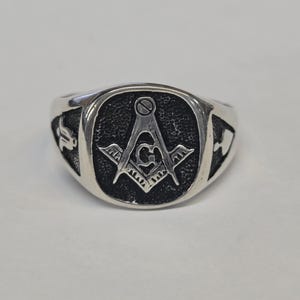 Masonic Men&#39;s Cushion-shaped Masonic Ring