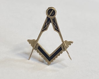 Small Brass Masonic Compass and Square Pin