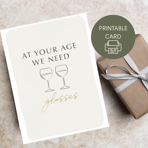 à votre âge, nous avons besoin de lunettes | Humour drôle | Téléchargement numérique | carte d'anniversaire de vin | Soirée entre filles | Meilleur ami | Sœur | 25 | 30 | 40e