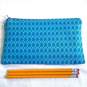 Estuche con cremallera de tela preppy azul y púrpura / Estuche para lápices / Estuche para maquillaje / Estuche para gadgets