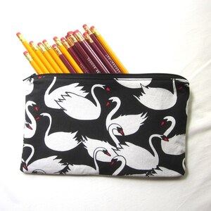 Pochette de fermeture éclair en tissu swans / étui à crayon / sac de maquillage / pochette gadget image 4