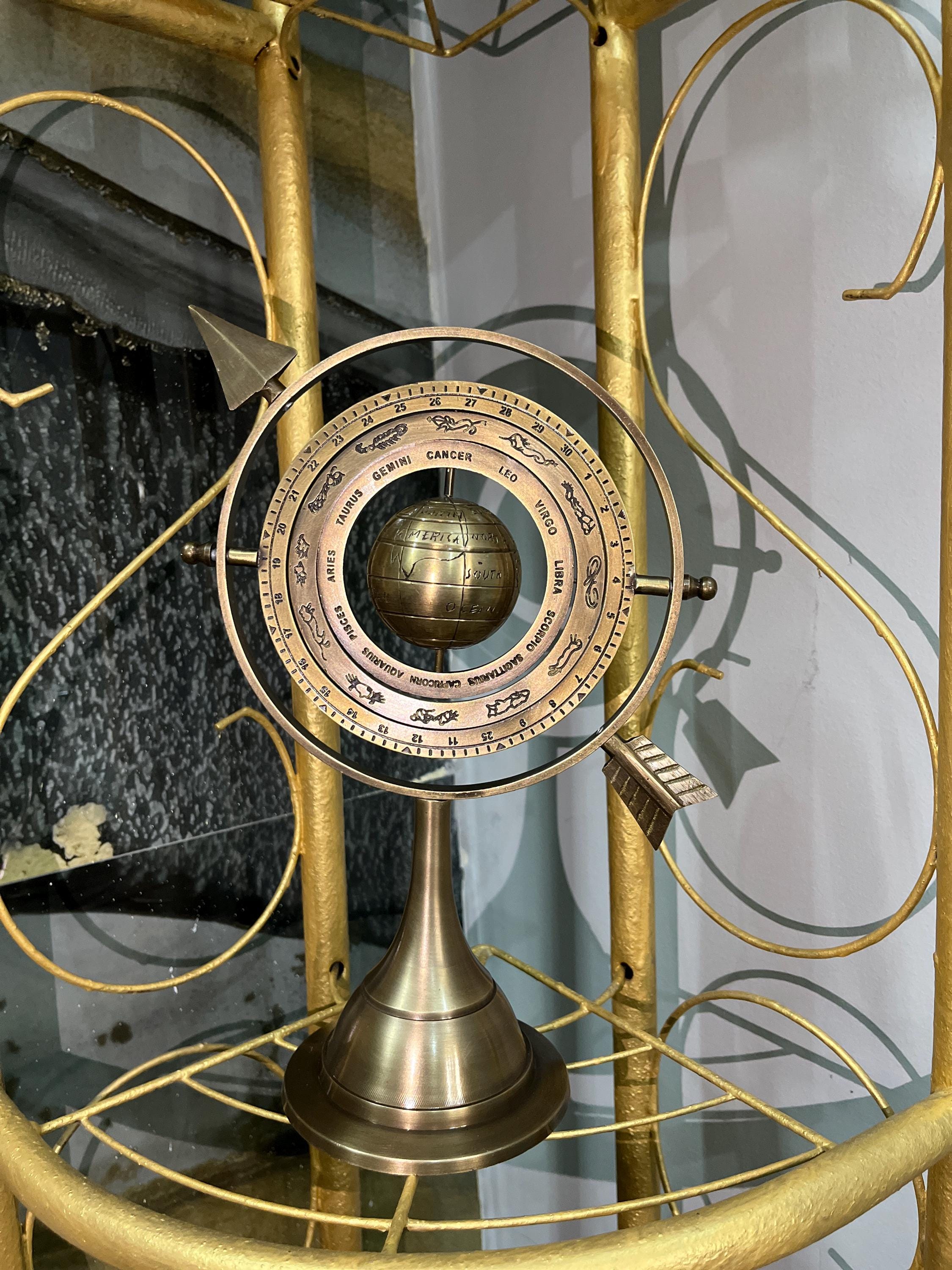 アンティーク真鍮製アーミラリ天球儀（十二支入り） – 天球儀デスク