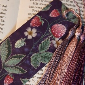 Bookmark Illustrated Strawberries Bookmark Book lover Bookmark with tassel Present for reader Illustration bookmark zdjęcie 1