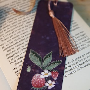 Bookmark Illustrated Strawberries Bookmark Book lover Bookmark with tassel Present for reader Illustration bookmark zdjęcie 3