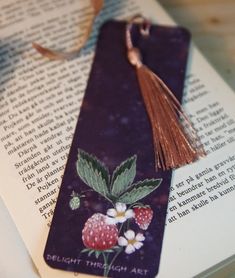 Bookmark Illustrated Strawberries Bookmark Book lover Bookmark with tassel Present for reader Illustration bookmark zdjęcie 3