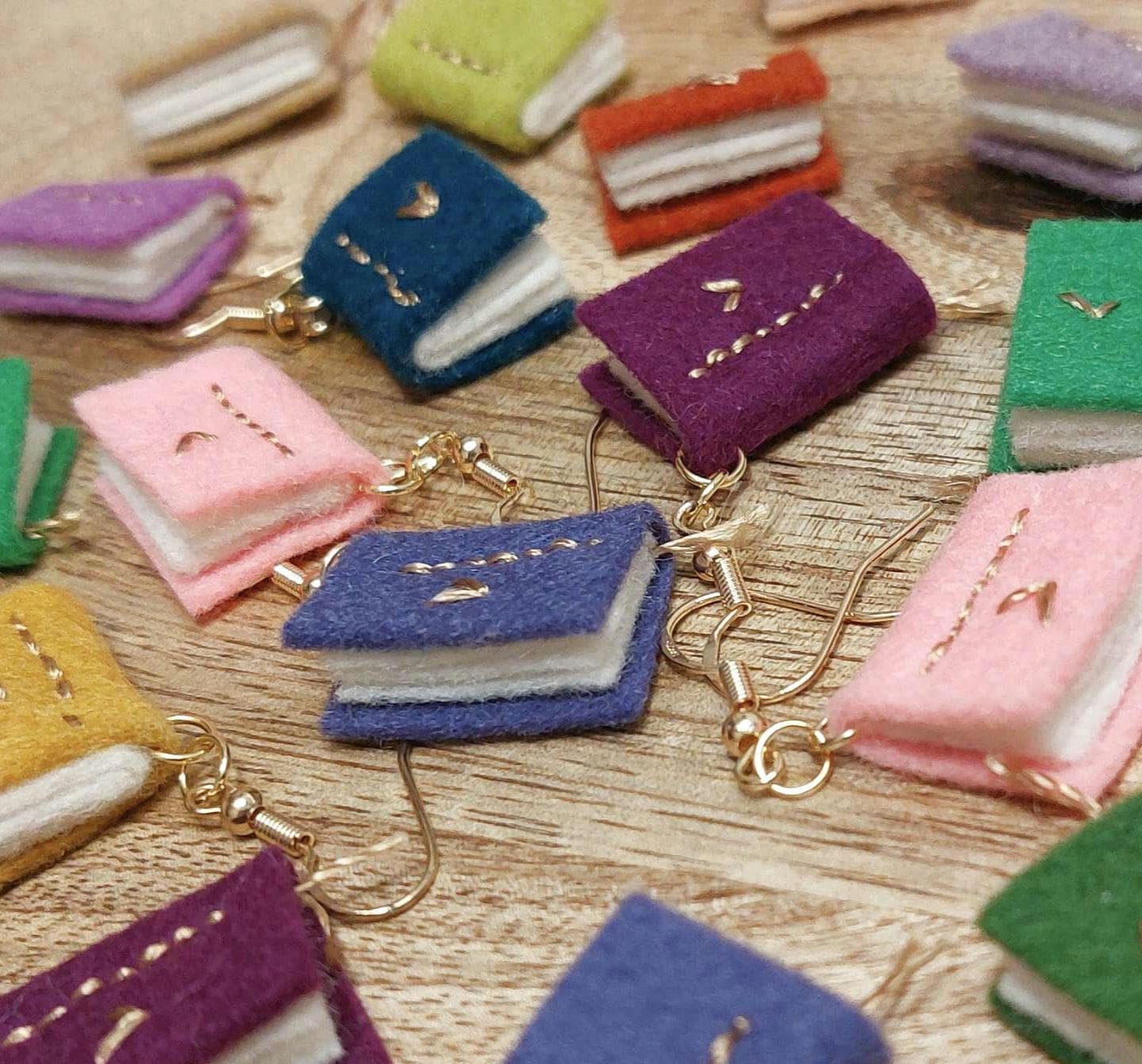 YFN Collana in argento Sterling 925 per amanti dei libri, con ciondolo a forma di ragazza che legge, regalo di laurea per ragazze, Argento sterling, Nessuna pietra preziosa