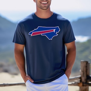 Carte de la Caroline du Nord Buffalo Football backers Tailgate confort couleurs T-shirt éliminatoires Buffalo Football Fan cadeau Buffalo Mafia 716 BUF