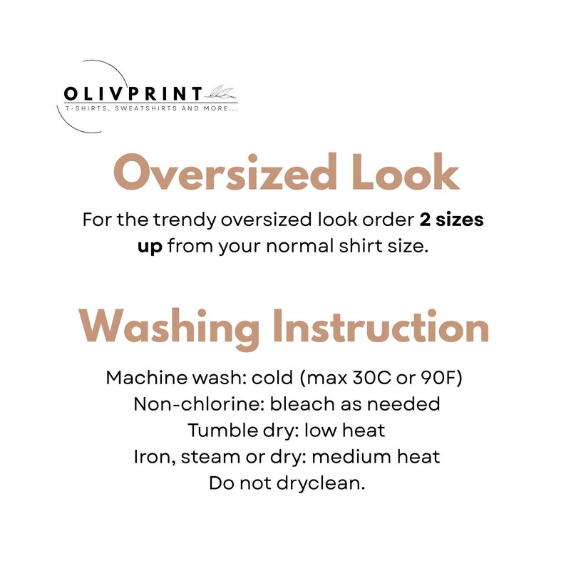 K&ouml;nnte beinhalten: Wei&szlig;er Hintergrund mit braunem und schwarzem Text. Der Text lautet "OLIVPRINT T-SHIRTS, SWEATSHIRTS AND MORE..." und "Oversized Look". Waschhinweise sind ebenfalls enthalten: Maschinenw&auml;sche kalt (max. 30 &deg;C), chlorfreie Bleiche, Trockner bei niedriger Temperatur, B&uuml;geln bei mittlerer Hitze und nicht chemisch reinigen.