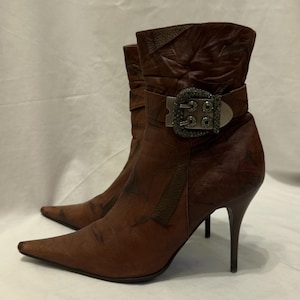 Vintage Y2K Brown Leather Patchwork Stiletto Boots – Pointed Toe Ankle Boots with Rhinestone Buckle, Western Gothic Shoes – Tagged EU 35