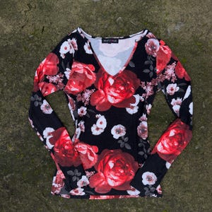 Vintage Y2K Dark Floral Red Rose Print Long Sleeve Top – Whimsigoth V Neck Fitted Shirt, Romantic Goth 90s Grunge Top SIZE XS
