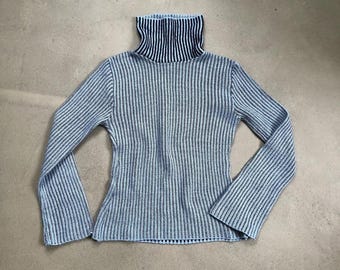 Prążkowany niebieski sweter z wysokim kołnierzem | Dzianinowa bluzka Y2K z szerokimi rękawami | Styl vintage