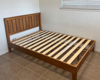 ファームハウススタイルのベッドフレーム、無垢材、プラットフォームベッド、工具不要・金具不要の組み立て