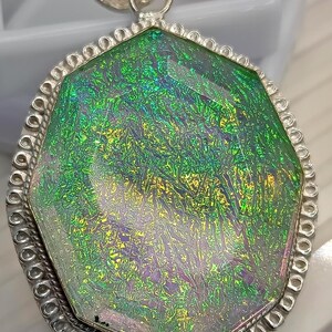 Pendentif en opale monarque de 125,15 carats, forme fantaisie, pierre précieuse certifiée, médaillon en argent pur 925, bijou fait main, brillance exceptionnelle, pendentif de qualité supérieure KB1391