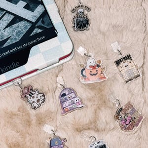 Halloween Kindle Dust Plug: Spooky USB-C Charm, Book Lover Gift