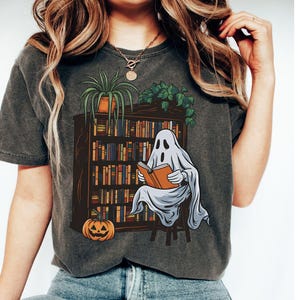 Booktrovert Shirt Librariancore Ghost Reading Book Booknook Library Shirt Book Nerd Sweatshirt Halloween Book Shirt Goth Librarian Ghost Tee