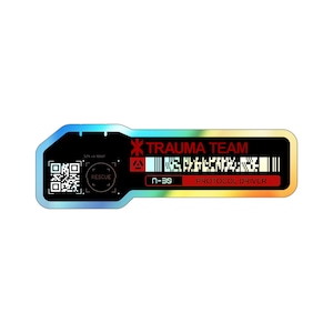 Pode incluir: Um autocolante holográfico com o texto "TRAUMA TEAM" em vermelho e branco. O autocolante tem um fundo preto com um código QR, um código de barras e as palavras "PROTOCOL DRIVER". O autocolante tem um design futurista.