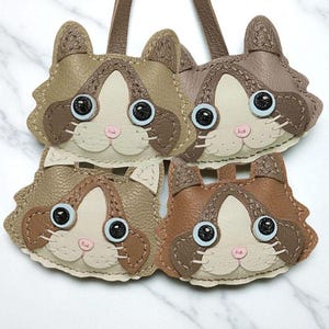 Cat Leather Keychain – Handmade Animal Bag Charm, Cute Brown Cat Face Keyring, Gift for Her, Pet Lover Accessory