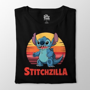 Camiseta Stitchzilla: divertida parodia de Kaiju, camiseta con gráfico de atardecer retro, adorable dibujo de monstruo, regalo para cinéfilos.