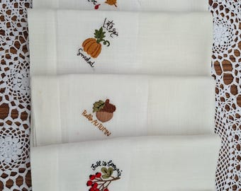 Juego de servilletas bordadas de otoño / Servilletas de lino otoñales / Bordado de calabaza, setas y hojas / Decoración de mesa de Acción de Gracias