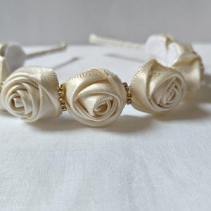 Elegant Ivory Satin Rose Headband – Handmade Floral Hair Accessory for Brides, Bridesmaids & Special Occasions