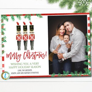 Plantilla de tarjeta fotográfica navideña, acuarela de cascanueces preppy navideño, clásico familiar de rayas navideñas anuales, descarga editable