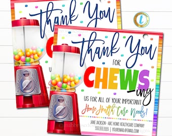 Puede incluir: Gracias por elegirnos para sus necesidades de atención médica en el hogar. La tarjeta presenta una máquina de chicles colorida con el texto "Gracias por masticar" y un fondo de arcoíris.