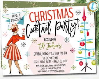 Op de afbeelding: Een retro-stijl kerstfeestuitnodiging met een vrouw in een rood-witte jurk die een cocktailglas vasthoudt. De uitnodiging heeft een gestileerde kerstboom met ornamenten en de tekst "Christmas Cocktail Party!"  Georganiseerd door de Jacksons. Zaterdag 11 december van 19:00 tot 23:00 uur. Het huis van de Jacksons. 555 N. Holiday Avenue - Denver, CO 88888. Hapjes en drankjes de hele avond! Kleed je in je beste retro-outfit! RSVP naar Amy op 555.555.5555 vóór 12/9.