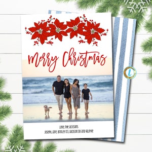 Plantilla de tarjeta fotográfica navideña, playa tropical azul y blanca preppy de Navidad, flores de Pascua roja, vacaciones en acuarela, descarga editable
