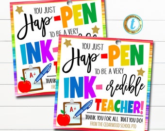 Könnte beinhalten: Zwei bunte druckbare Geschenkanhänger mit dem Text "You just Hap-Pen to be a very Ink-credible Teacher!" und "Thank you for all that you do! From the Cedarwood School PTO".