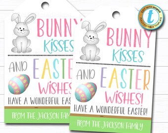 Könnte beinhalten: Zwei druckbare Ostergeschenkanhänger mit einem Cartoon-Hasen und einem Osterei. Der Text lautet "Bunny Kisses and Easter Wishes! Have a Wonderful Easter! From the Jackson Family".