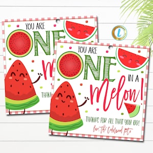 Può includere: Due etichette di ringraziamento a tema anguria con il testo "You are one in a melon!" e "Thanks for all that you do! Love, the Cedarwood PTO".