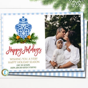 Plantilla de tarjeta fotográfica navideña, tarro de jengibre azul y blanco preppy navideño, invitación chic de chinoiserie sureña, cuadros navideños, descarga editable