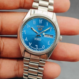 Vintage Seiko 5 Automatic Watch: Arabic Dial Day-Date
