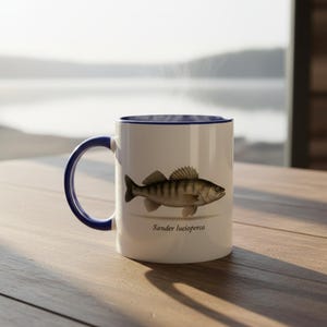 Gösmugg (Sander lucioperca) – Tryckt på båda sidor | Naturtro fiskillustration | Keramisk kaffemugg | Tål maskindisk
