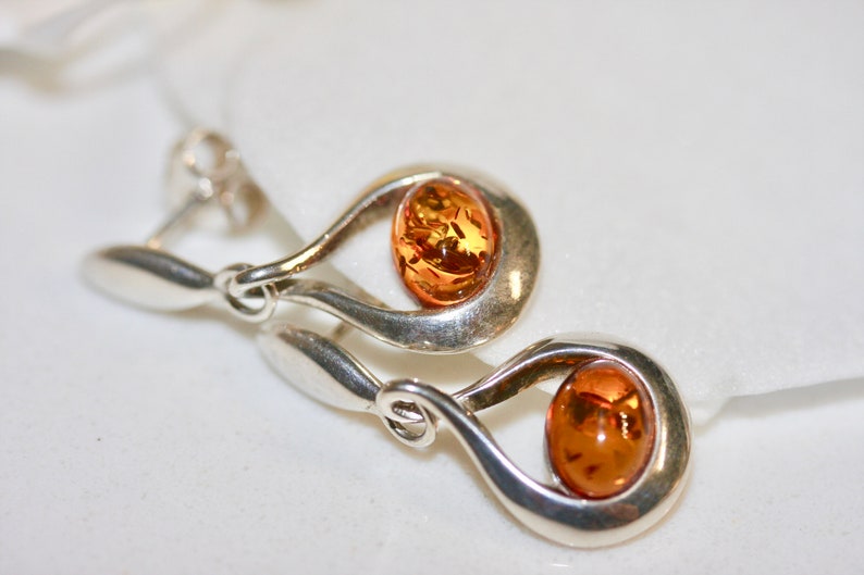 Classic amber dangle earrings