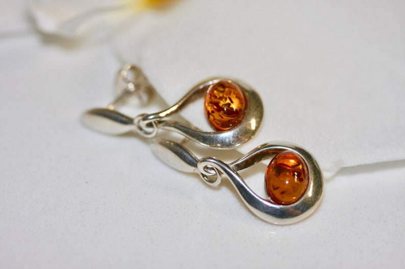 Classic amber dangle earrings