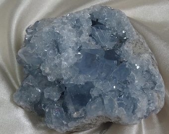 Cristal de celestita en bruto de Madagascar: piedra curativa azul natural (642 g)