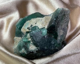 Fluorita verde de Madagascar: mineral natural en bruto - 274 g