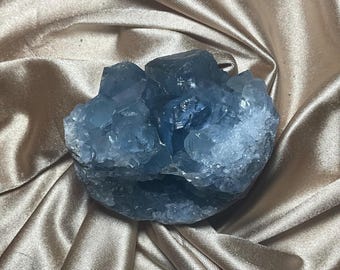Cristal de celestita en bruto de Madagascar: piedra curativa azul natural (850 g)