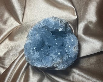 Cristal de celestita en bruto de Madagascar: piedra curativa azul natural (1,15 kg)