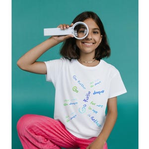Approfondisci • Chiedi di più • Vai oltre — progettazione di un logo motivazionale digitale per t-shirt