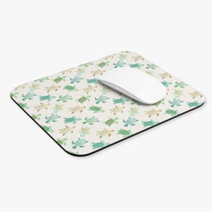 Turtle Pattern Mouse Pad, Cute Desk Accessory for Sea Life Enthusiasts, Office Decor, Gift for Ocean Lovers, Eco-Friendly Desk Mat