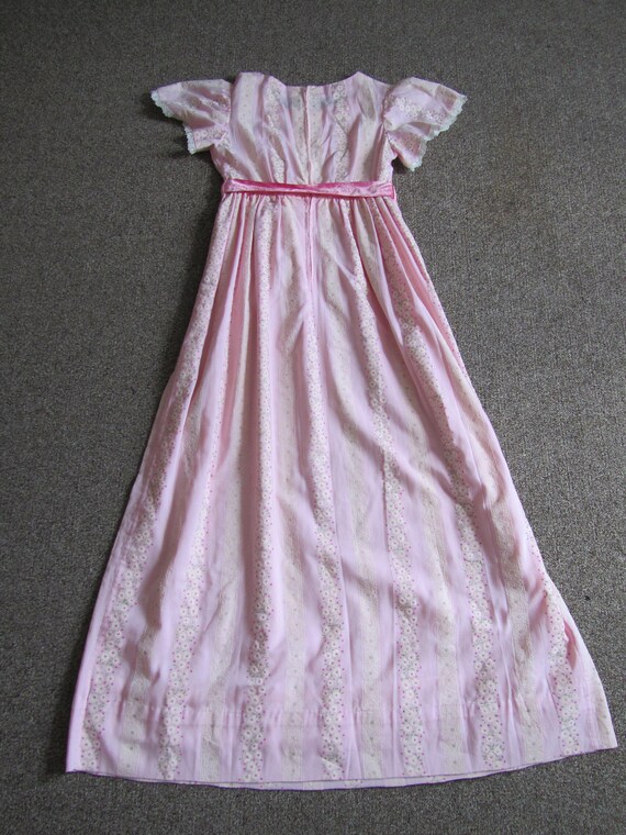 VINTAGE 60s 70s WHITE PINK PURPLE FLORAL STRIPED FLUTTER SLEEVE SWING DRESS 14 main image 1