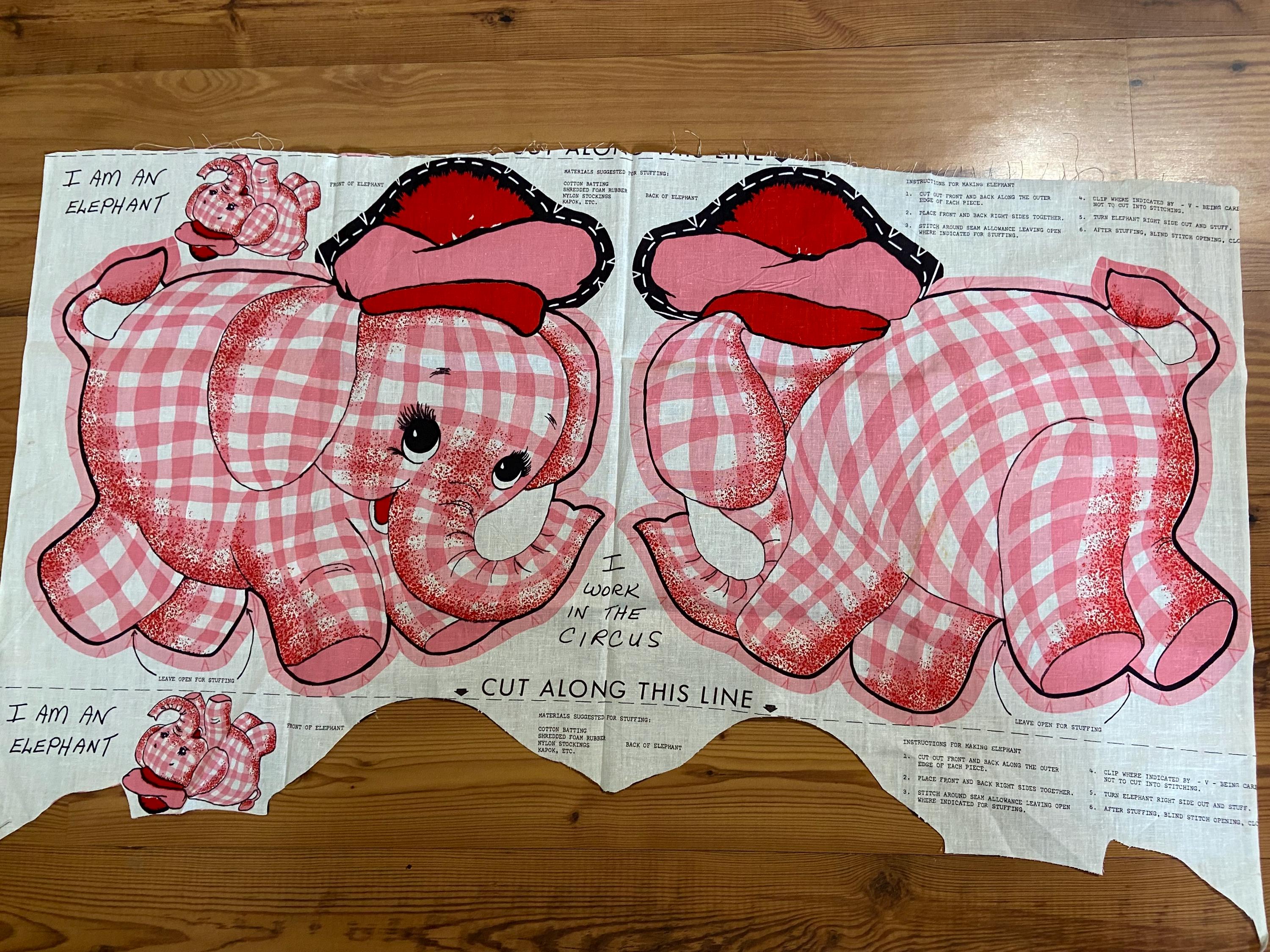アンティークパネル　ピンクのチュチュ PINK GINGHAM ELEPHANT Vintage Cotton Fabric Panel From the
