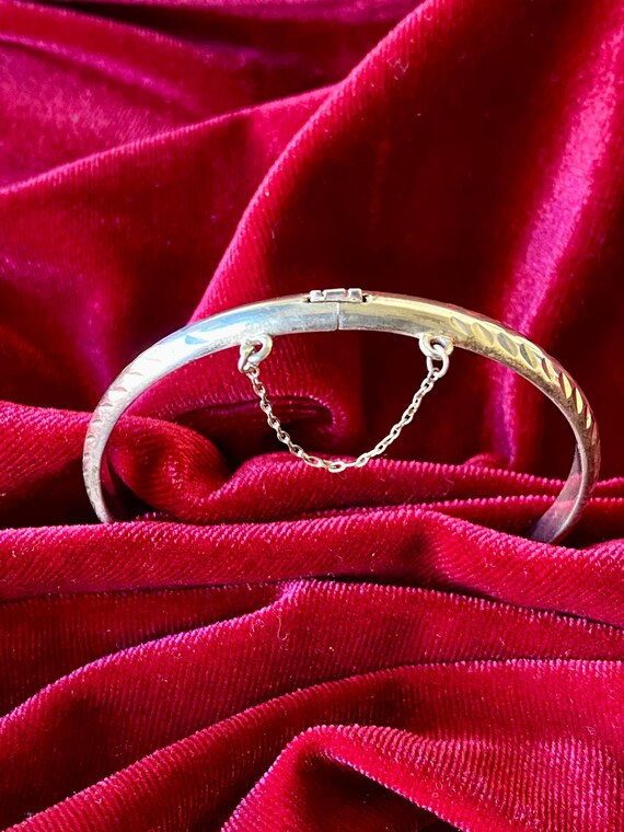 A .925 Sterling Silver hinged bangle bracelet wit… - image 4