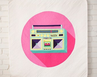 Wzory na kołdry z kaset magnetofonowych Retro Boombox, pokrowiec na maszynę do szycia (do pobrania w formacie PDF)