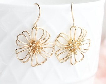 Gold Flower Earrings, Pretty Filigree Earrings, Gold Daisy Earrings, Boho Chic, Unique Jewelry, Gift for Her, Lightweight, Nickel Free