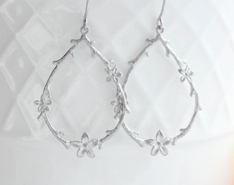 Pendientes de ramas y flores, aros florales de plata con diseño de ramas y flores, joyería nupcial, regalo para damas de honor, pendientes colgantes botánicos, libres de níquel.